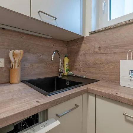Deluxe Studio Kaprun By All In One Apartments Room photo